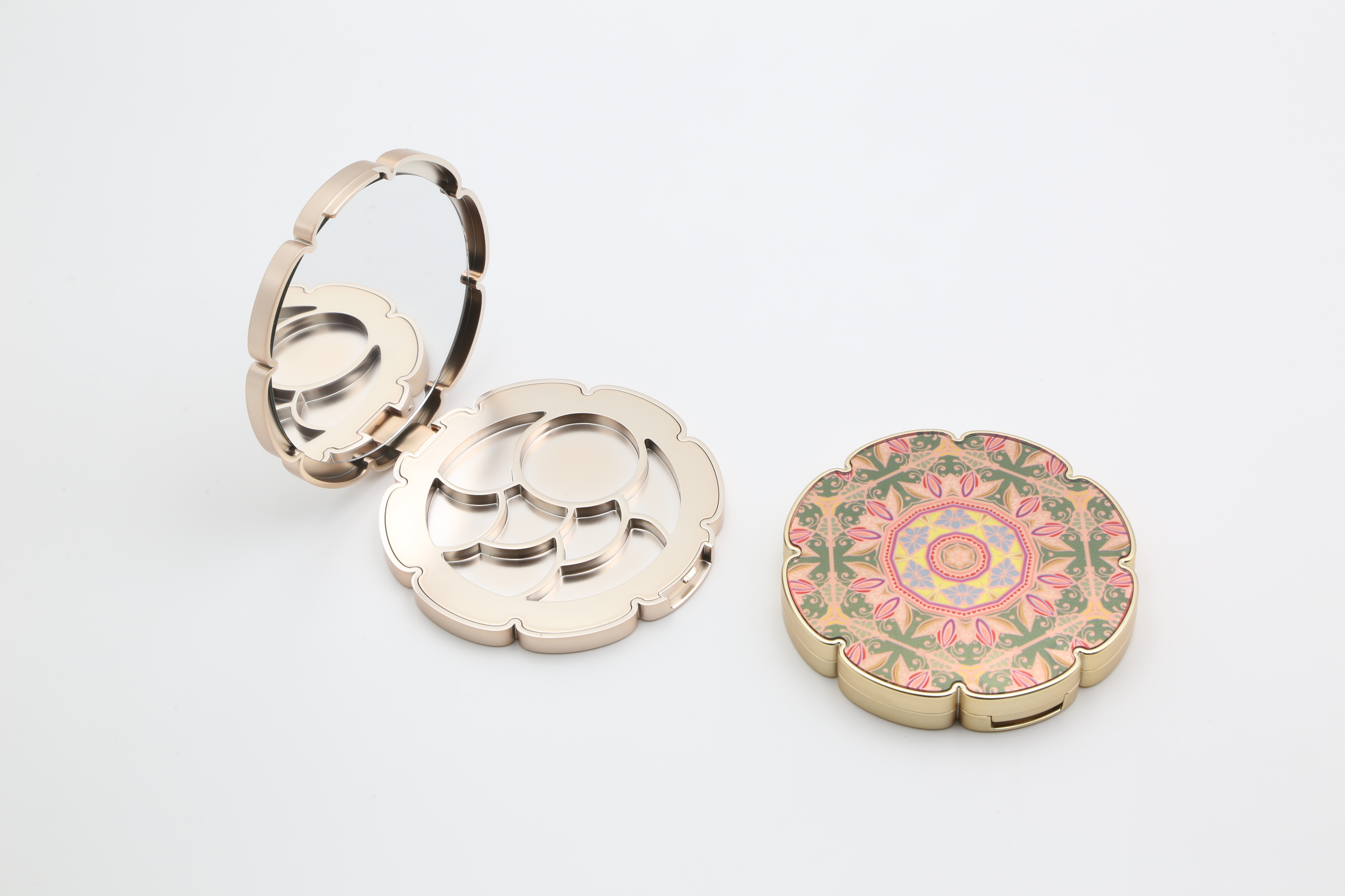 Flower Shape Gold Portable Pallet Custom Eyeshadow Palette Thin Packaging Tray Empty Powder Box Eyeshadow Packaging