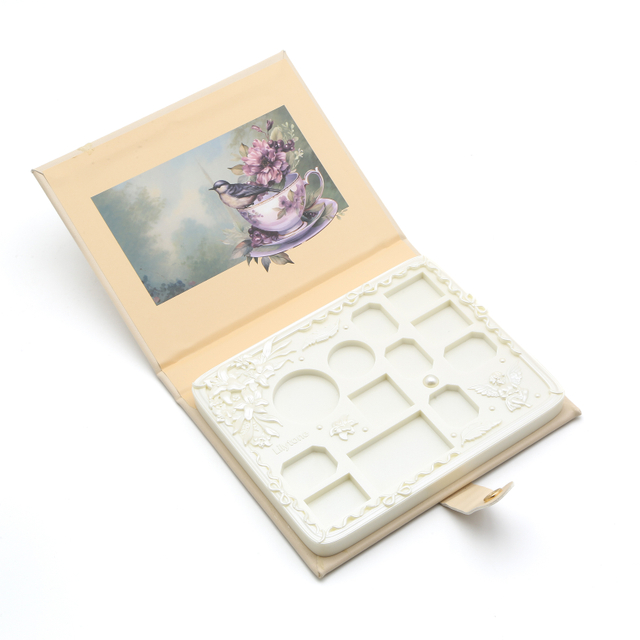 12 color Wholesale High Quality Eyeshadow Cosmetics Plastic Palettes New Design Custom Your Own Brand