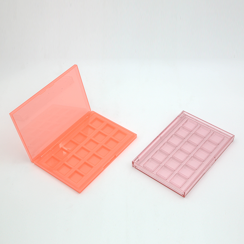 Women Cosmetics 18 Colors High Quality Wholesale Cosmetics Makeup Products Private Label Custom Eyeshadow Palette