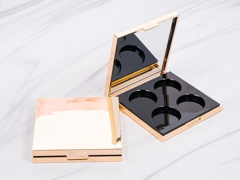 Empty plastic eyeshadow palette14