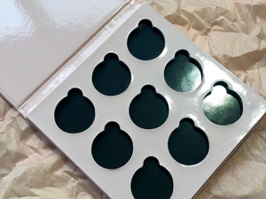 Empty plastic eyeshadow palette10.jpg