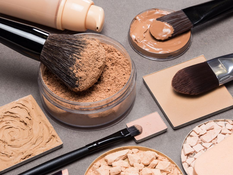 What cosmetic products are suitable for empty cardboard eyeshadow palettes?