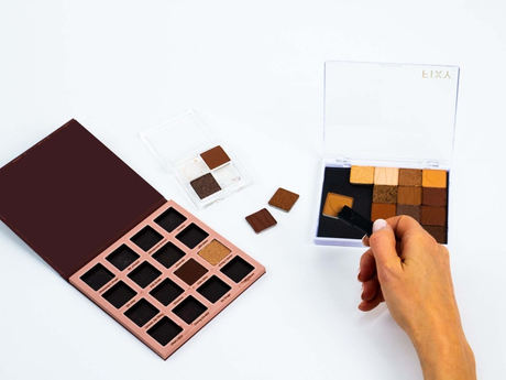 Empty plastic eyeshadow palette17.jpg