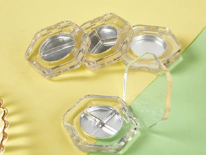 Empty plastic eyeshadow palette11.jpg